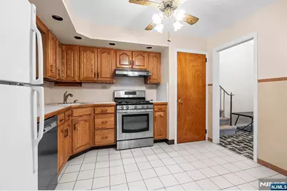 18 Ravine Court, Clifton, NJ 07013 - Photo 5