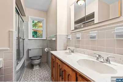 18 Ravine Court, Clifton, NJ 07013 - Photo 7