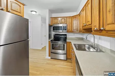 32 Smith Avenue 2F #2F, Fair Lawn, NJ 07410 - Photo 9