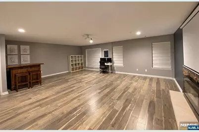 161 Terrace Court, Pompton Lakes, NJ 07442 - Photo 9