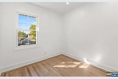 526 Dewey Avenue, Cliffside Park, NJ 07010 - Photo 25