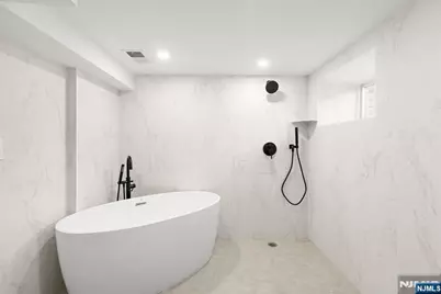 526 Dewey Avenue, Cliffside Park, NJ 07010 - Photo 35