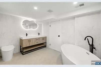 526 Dewey Avenue, Cliffside Park, NJ 07010 - Photo 33