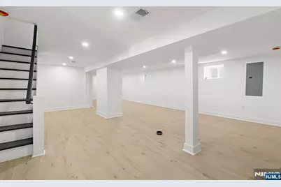 526 Dewey Avenue, Cliffside Park, NJ 07010 - Photo 31