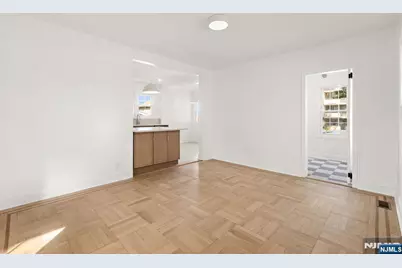 526 Dewey Avenue, Cliffside Park, NJ 07010 - Photo 15
