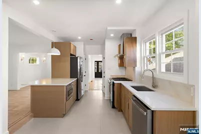 526 Dewey Avenue, Cliffside Park, NJ 07010 - Photo 15