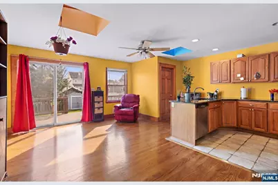 420 Rutherford Avenue, Lyndhurst Township, NJ 07071 - Photo 7