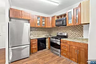 65 Baldwin Ave, Jersey City, NJ 07306 - Photo 17