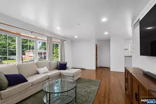 26 Dapp Ct, Elmwood Park, NJ 07407 - Photo 5