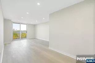 1077 River Road 602, Edgewater, NJ 07020 - Photo 9