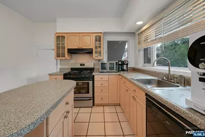 497 Oakdene Avenue, Ridgefield, NJ 07657 - Photo 17