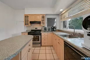 497 Oakdene Ave, Ridgefield, NJ 07657 - Photo 17