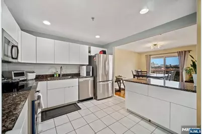 9 Legend Hills Drive, Edgewater, NJ 07020 - Photo 13