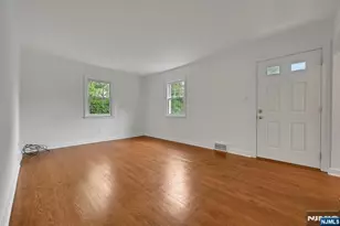 11 Pine St, Hackensack, NJ 07601 - Photo 3