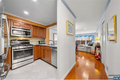 303 Ellery Court 303 #303, Edgewater, NJ 07020 - Photo 3