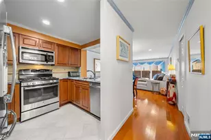 303 Ellery Ct 303, Edgewater, NJ 07020 - Photo 3