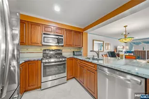 303 Ellery Ct 303, Edgewater, NJ 07020 - Photo 5