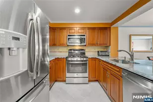 303 Ellery Ct 303, Edgewater, NJ 07020 - Photo 5