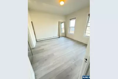 150 Lakeview Avenue 2 #2, Clifton, NJ 07011 - Photo 5