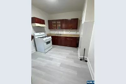 150 Lakeview Avenue 2 #2, Clifton, NJ 07011 - Photo 3