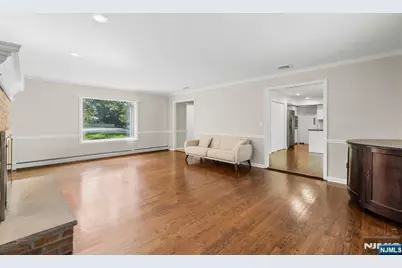 215 Oak Avenue, Wyckoff Township, NJ 07481 - Photo 17