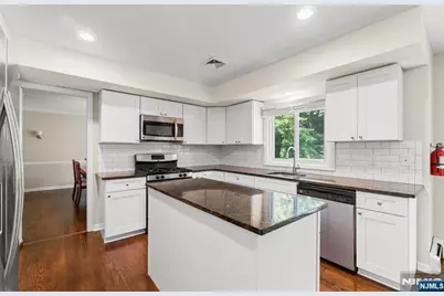 215 Oak Avenue, Wyckoff Township, NJ 07481 - Photo 11