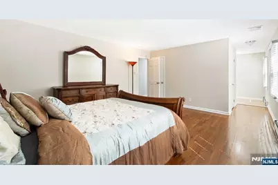 215 Oak Avenue, Wyckoff Township, NJ 07481 - Photo 35