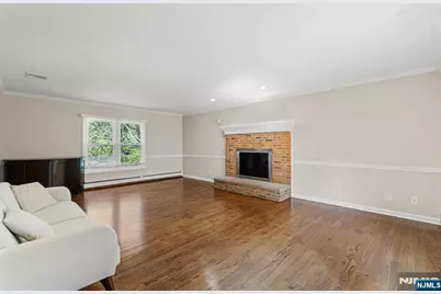 215 Oak Avenue, Wyckoff Township, NJ 07481 - Photo 19