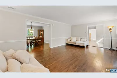 215 Oak Avenue, Wyckoff Township, NJ 07481 - Photo 7