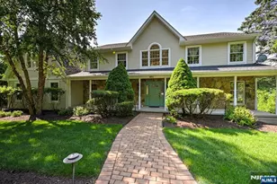 416 Hidden Valley Ct, Wyckoff Township, NJ 07481 - Photo 3