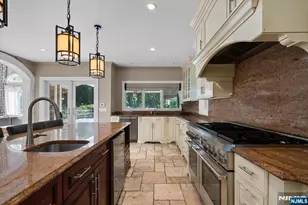 412 Valley View Ave, Paramus, NJ 07652 - Photo 17