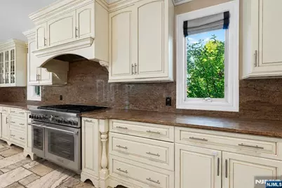 412 Valley View Avenue, Paramus, NJ 07652 - Photo 21
