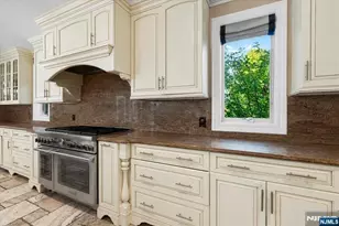 412 Valley View Ave, Paramus, NJ 07652 - Photo 21