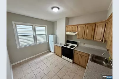 925 Broadway 2A #2A, Bayonne, NJ 07002 - Photo 3