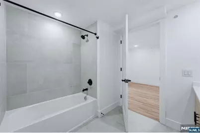 129 69th, Guttenberg, NJ 07093 - Photo 17