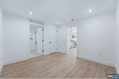 129 69th, Guttenberg, NJ 07093 - Photo 15
