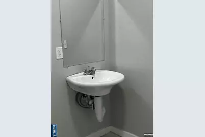 906 Summit Avenue, Union City, NJ 07087 - Photo 5