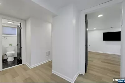 281 Englewood Avenue, Teaneck Township, NJ 07666 - Photo 27