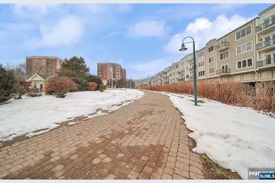 321 The Promenade, Edgewater, NJ 07020 - Photo 17