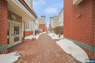 321 The Promenade, Edgewater, NJ 07020 - Photo 3