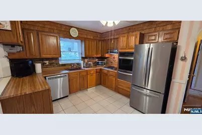 727 Chestnut Street, New Milford, NJ 07646 - Photo 9