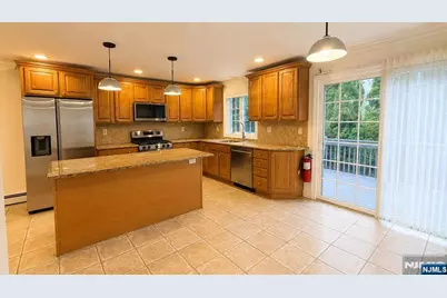 530 Hillside Avenue 1 #1, Palisades Park, NJ 07650 - Photo 5