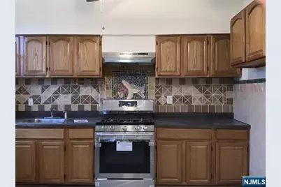 746 Kingsland 2nd Fl #2nd fl, Ridgefield, NJ 07657 - Photo 3