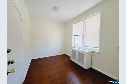 746 Kingsland 2nd Fl #2nd fl, Ridgefield, NJ 07657 - Photo 9