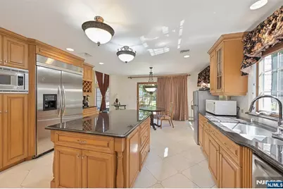 17 W Bayview Avenue, Englewood Cliffs, NJ 07632 - Photo 21