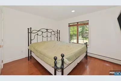 17 W Bayview Avenue, Englewood Cliffs, NJ 07632 - Photo 27
