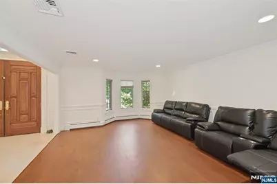 17 W Bayview Avenue, Englewood Cliffs, NJ 07632 - Photo 9