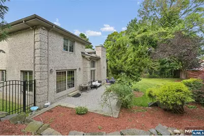17 W Bayview Avenue, Englewood Cliffs, NJ 07632 - Photo 37