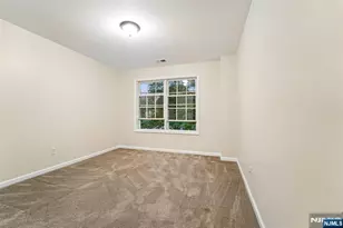 195 Levinberg Ln, Wayne, NJ 07470 - Photo 29