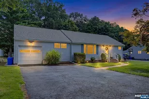 5 Holyoke Dr, Oakland, NJ 07436 - Photo 3